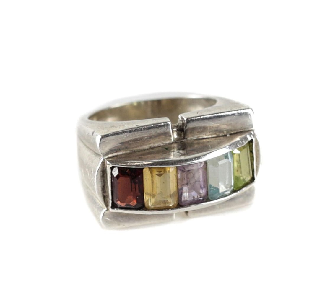 Vintage Sterling Silver Multicolored gemstone ring Size 6: Vintage Sterling Silver Multicolored gemstone statement ring. Garnet citrine amethyst, topaz, peridot. Marked to the interior band. Unmarked. Weight: Approx. 9.34 grams Measurements: Approx. ring size