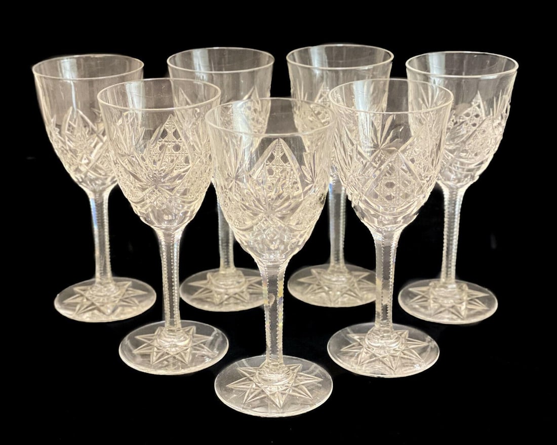 7 Val St (Saint) Lambert Clear Cut Claret Wine Glass Goblets - Cane, Arch, Fan: 7 Val St (Saint) Lambert clear cut glass claret wine goblets. Cane, arch, and fan cut motifs to the bowl with ridged stems. A cut star design to the bases. Each glass holds approximately 4 oz when fil