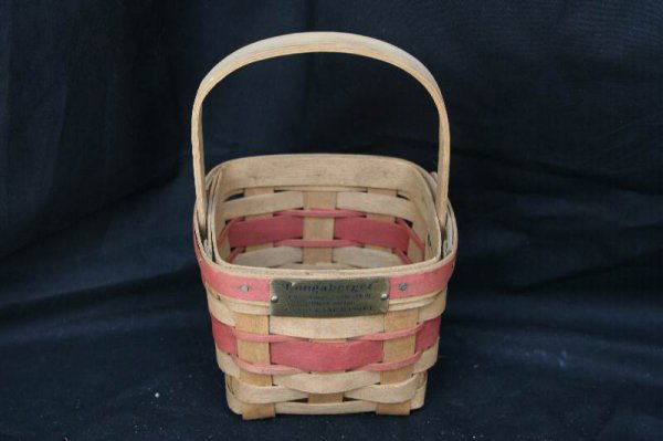 LONGABERGER 1986 CHRISTMAS COLLECTION CANDY CANE: This special collection includes a number of wonderful vintage Longaberger baskets in many diverse forms and sizes. These fine specimens of New Albany, Ohio's favorite industry are all in excellent +