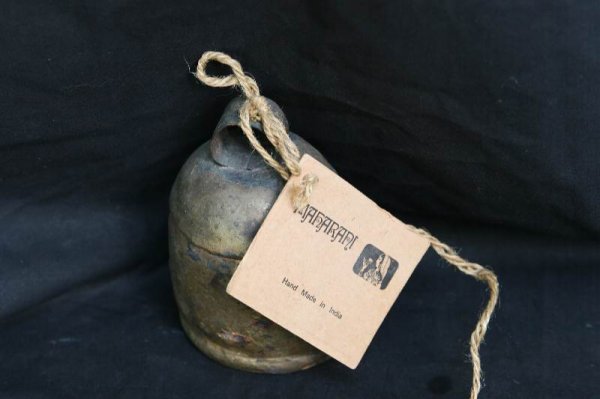 VINT NOAH HAND FORMED HEARD BELL W HAND HEWED CLA