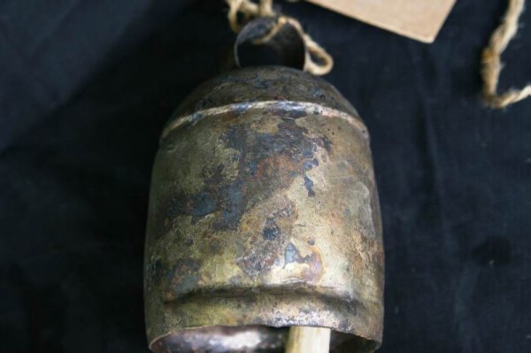 VINT NOAH HAND FORMED HEARD BELL W HAND HEWED CLA - 3
