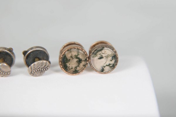 VICTORIAN LOT OF 8 SHIRT STUDS 14K AND STERLING - 2