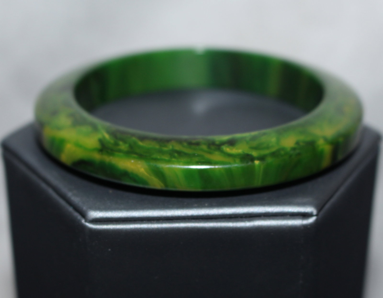 Vintage Bakelite Bracelet (1 of 2)
