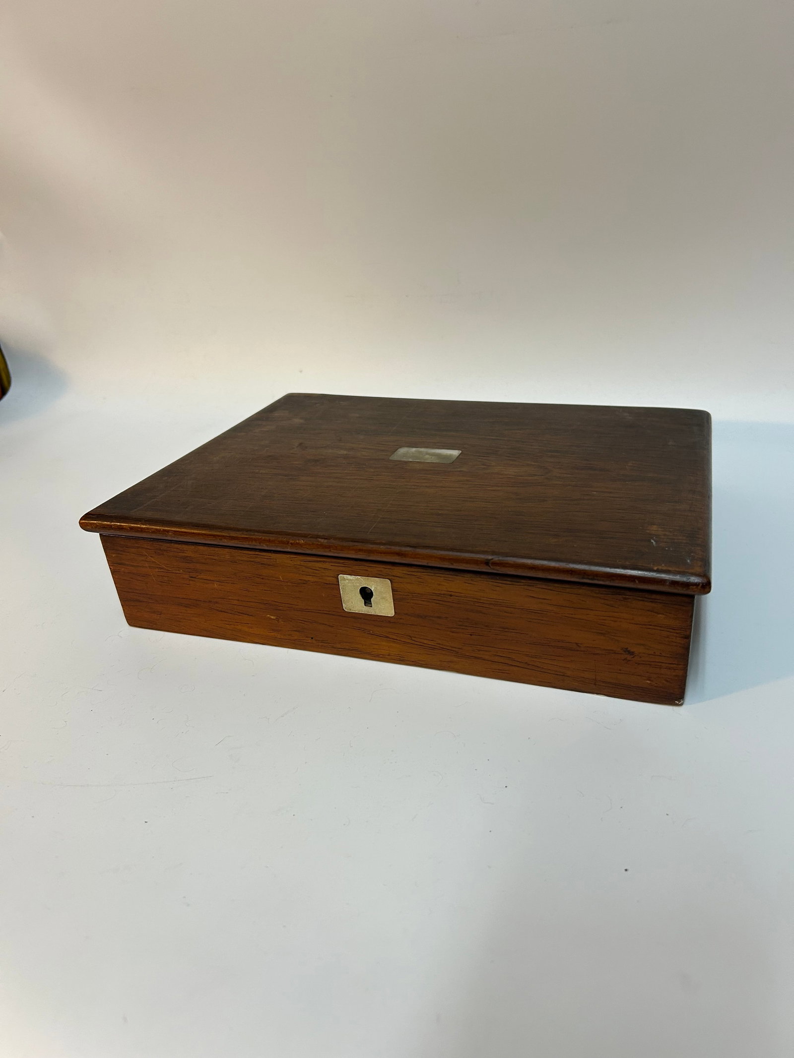 Victorian Mahogany Writing Box with Brass Inlay and Lock – England, 1850–1890: This Victorian-era writing box or document case dates to approximately 1850–1890 and was likely crafted in England. Made from fine mahogany (possibly rosewood), it features brass hardware and a smal