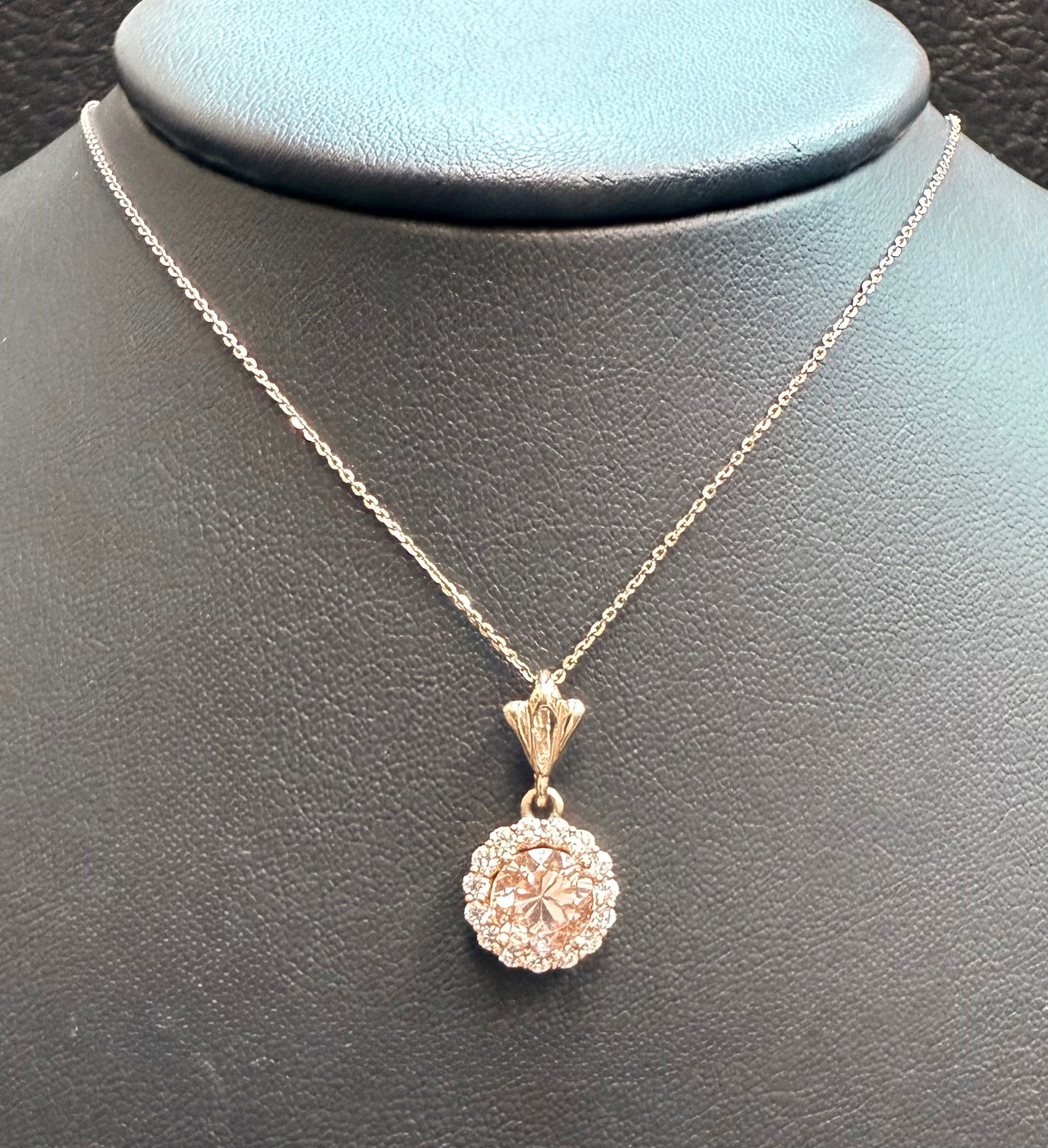 14K Rose Gold Morganite and Diamond Pendant Necklace: This elegant 14K rose gold necklace showcases a brilliant round-cut morganite weighing approximately 0.91 carats, set at the heart of a dazzling diamond halo. The soft blush hue of the morganite harmo