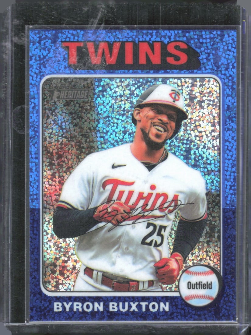 2024 Topps Heritage #126 Byron Buxton Chrome Blue Sparkle Refractor (1 of 2)