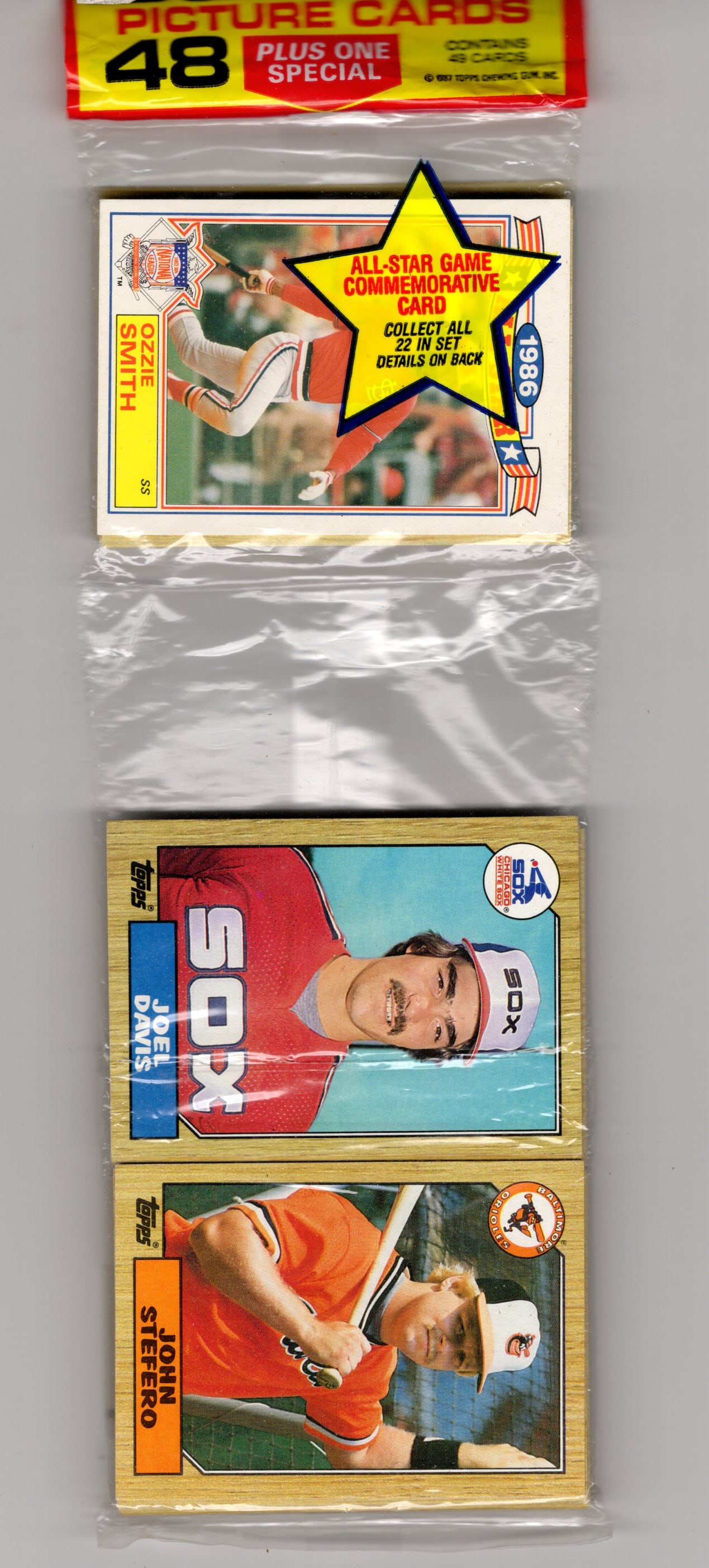 1987 Topps Baseball Cards Hanger Rack Pack - 48 Sports Cards Plus 1 Special Card (1 of 2)