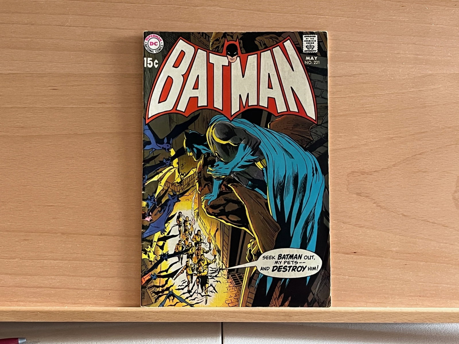 BatMan Vintage Silver Age DC Comic Book, 1970 #221 May, A Bat-Death for BatMan, Hot Time in Gotham (1 of 3)