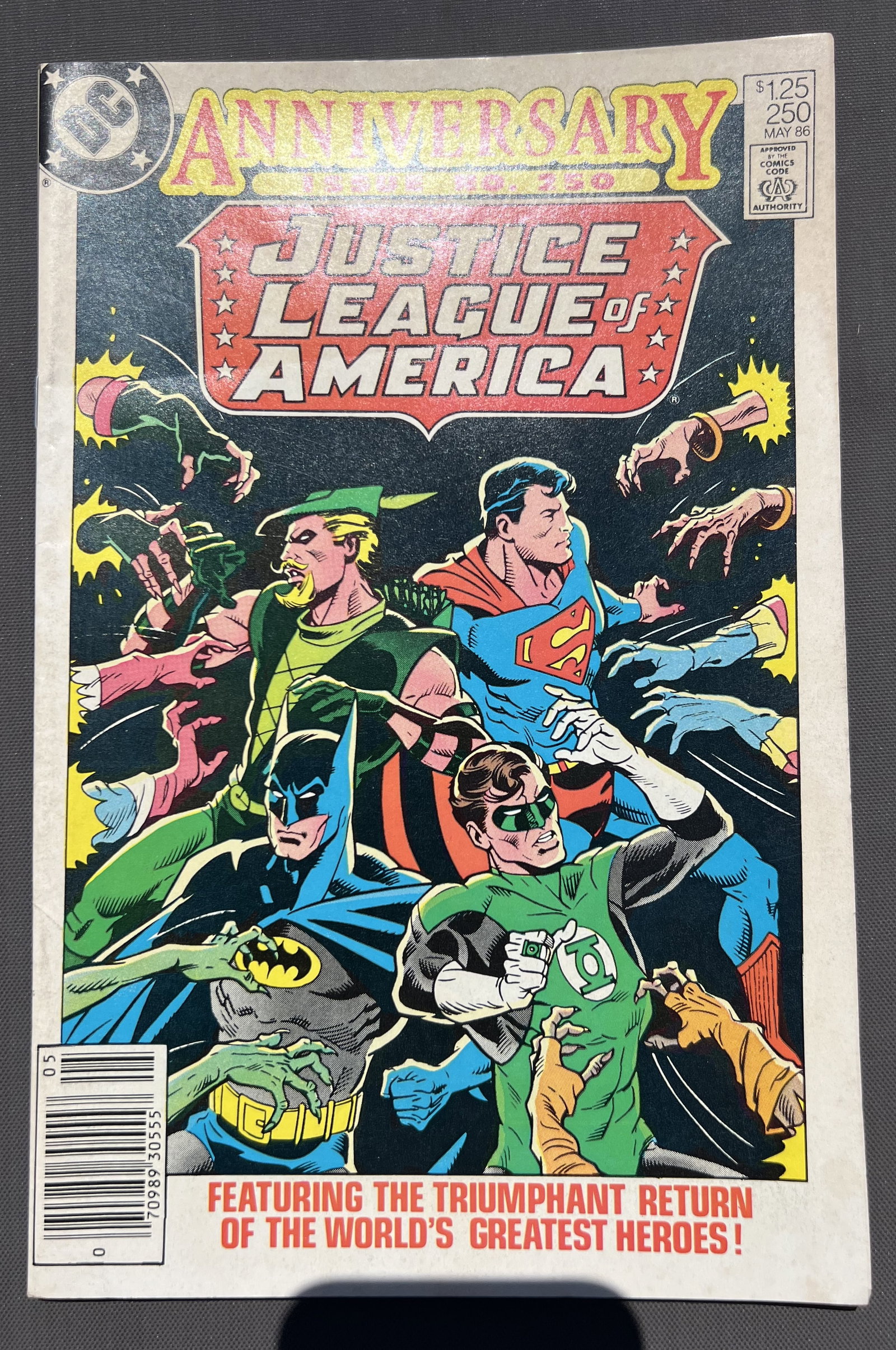 Justice League of America Vintage DC Comic Book, Anniversary Issue #250! 1986 May (1 of 3)