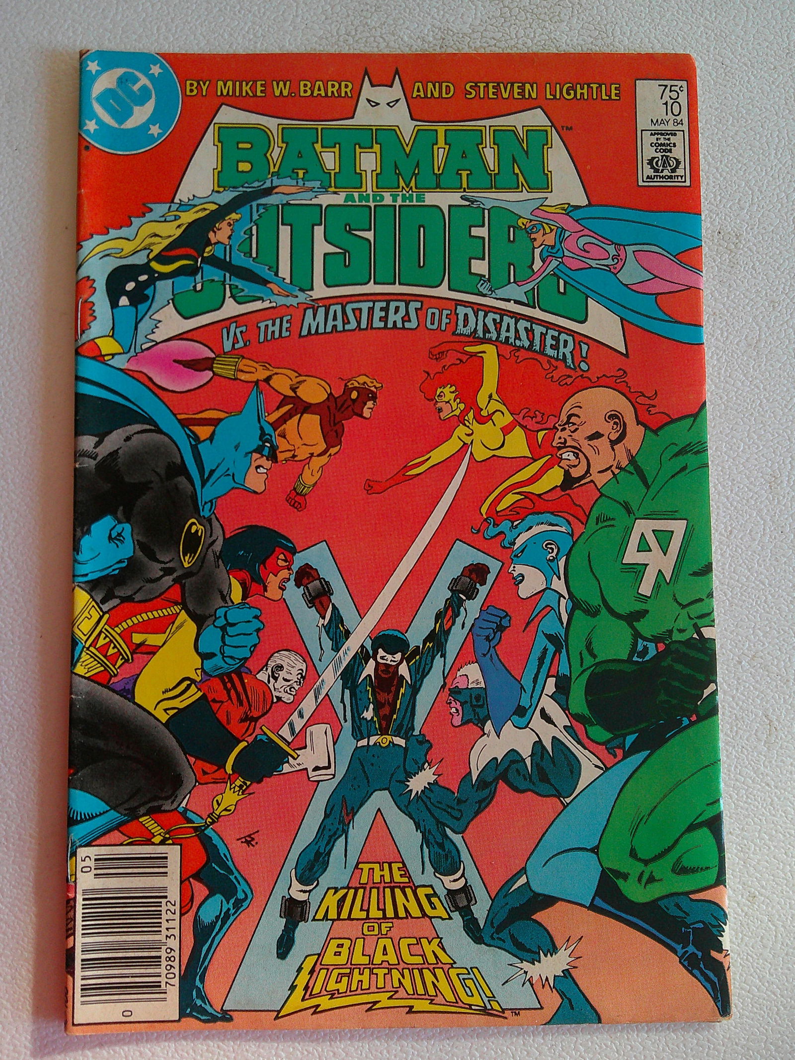 Bat Man and the Outsiders vs Masters of Disaster! Vintage DC Comic Book: 1984 #10 (1 of 3)