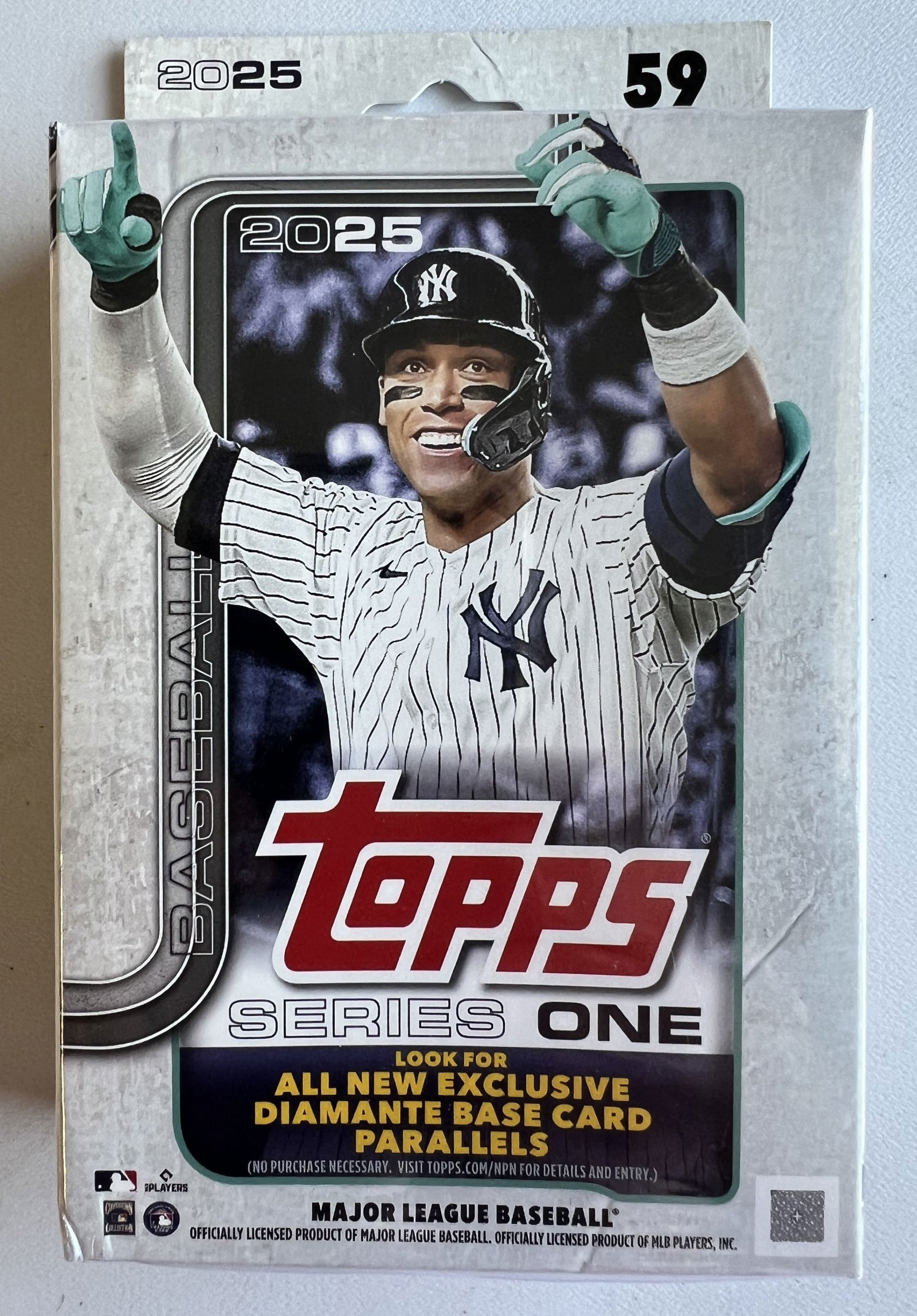 2025 Topps Series 1 Baseball Card HANGER BOX Sports Cards (1 of 1)
