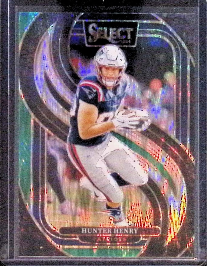 Hunter Henry Black & Green Shock Prizm 2024 Panini Select #160 New England Patriots (1 of 2)