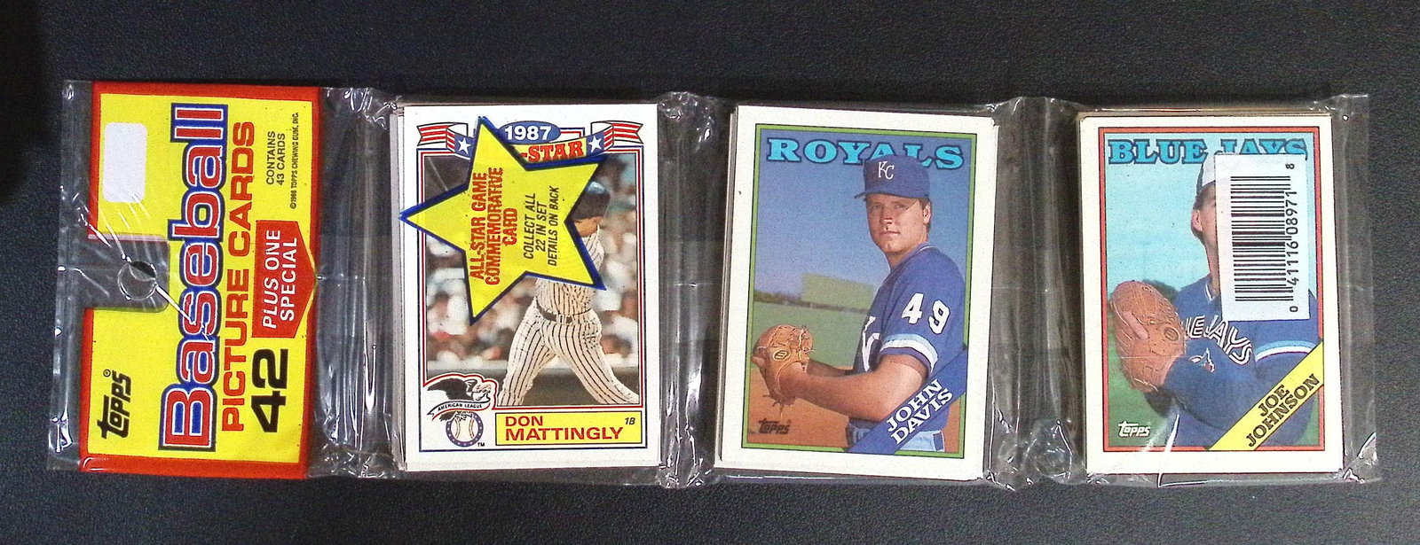 1988 Topps Baseball Cards Hanger Rack Pack - 42 Sports Cards Plus 1 Special Card You Receive the: Topps Baseball MLB Trading & Sports Cards, Dwight Gooden, Rickey Henderson, Paul Molitor, Allan Trammell, Robin Yount, Nolan Ryan, Chicago Cubs, Atlanta Braves, old Sports Cards for Sale Near Me, Vint
