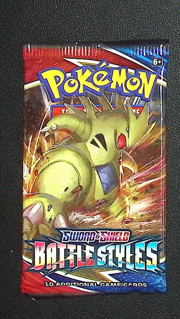 Pokemon Sword and Shield Battle Styles 10 Card Booster Pack Charizard Pikachu Holo Rare Cards: Pokemon Trading Card Game Cards, Charizard, Pikachu, Mewto, EX, Referse Holo, Holo Rare Cards, Secret Rare Cards, Full Art Cards, Evee, 3 Stars Ultra Rare Cards, Double Rare, Illustration Rare, Specia