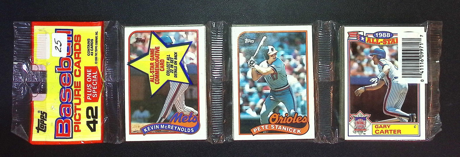 1989 Topps Baseball Cards Hanger Rack Pack 42 Cards Plus 1 Special Card You Receive the Pack: Topps Baseball MLB Trading & Sports Cards, Randy Johnson Rookie Card, Bo Jackson, Cal Ripken, Nolan Ryan, Craig Biggio Rookie Card, Dwight Gooden, Rickey Henderson, Paul Molitor, Allan Trammell, Robin