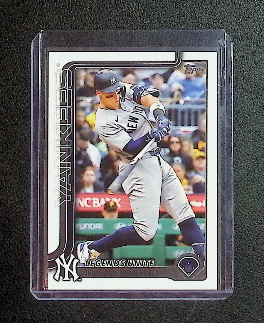 Legends Unite: Judge, Babe Share HR Feat 2025 Topps #US86 (1 of 2)