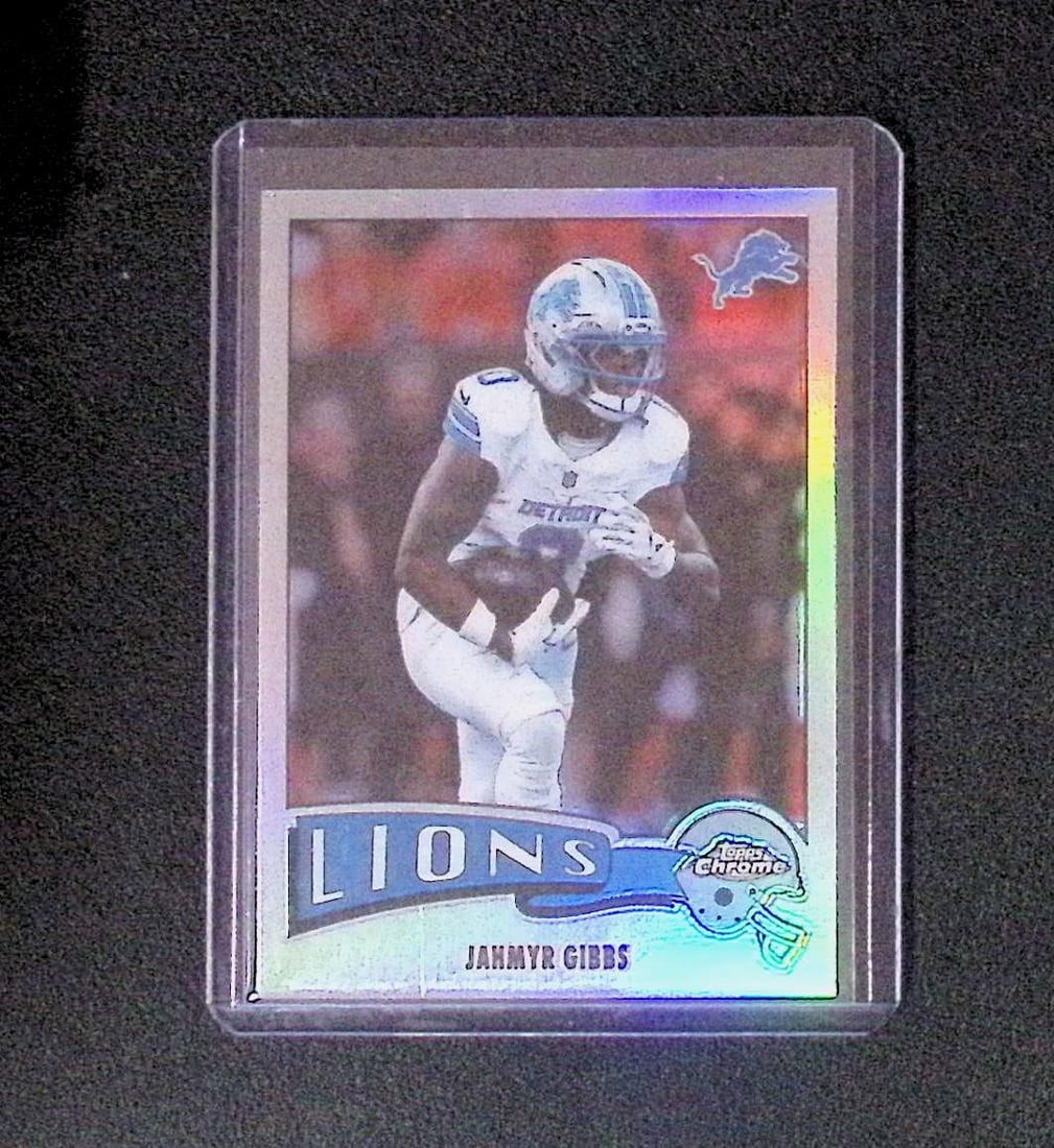 Jahmyr Gibbs Refractor 2025 Topps Chrome #1975-12 (1 of 2)