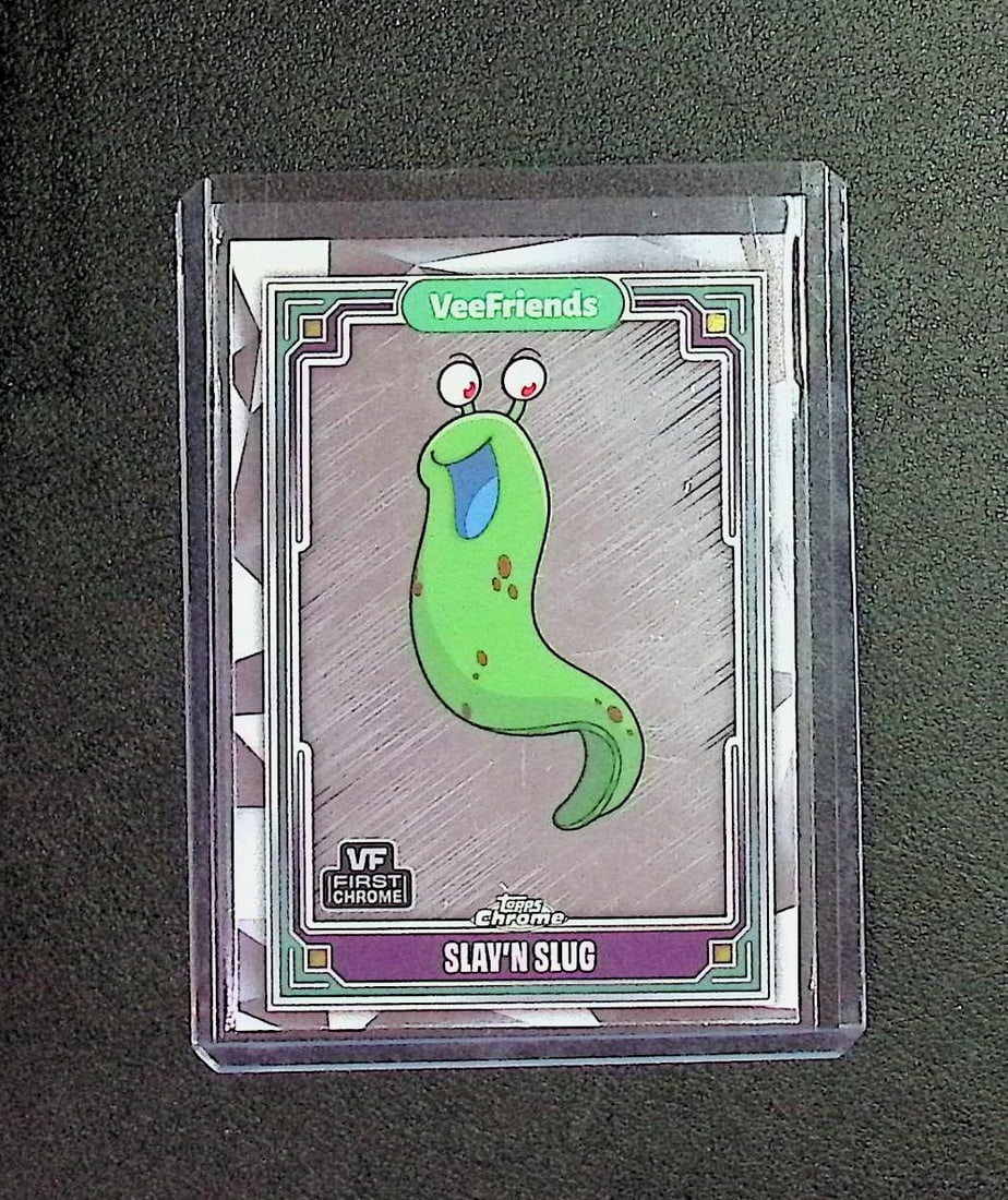 Slay'n Slug First Chrome 2025 Topps VeeFriends #32: Topps, Fleer Upper Deck, Chrome Super Heroes DC & Marvel, Marvel Studios, MCU, Superheroes, Marvel Comis, Captain America, Thor, Hulk, Iron Man, Avengers, Thanos