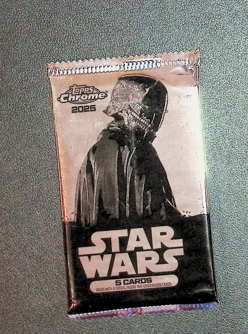 2025 Star Wars Topps Chrome Super Box Bonus Pack with Exclusive Base Variations: Disney Topps Trading Cards of Movies & Television Shows, Refractors, Ray Waves, Numbered Rare Cards. Darth Vader, Luke Skywalker, Princess Leia, Mandalorian, Yoda, Grogu, Han Solo, Rebellion, Imperial