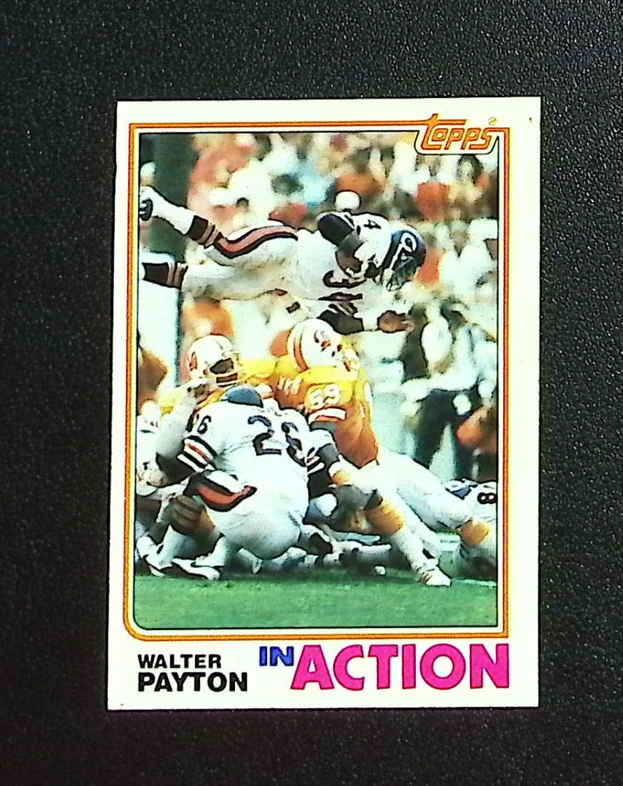 Walter Payton In Action 1982 Topps #303 Chicago Bears: Topps & Bowman Football NFL Trading Sports Cards, Sports Cards for Sale Near Me, Super Bowl & Hall of Fame Player Cards, Resurgence, Composite, SP, SSP, Valuable Auction Memorabilia Lots For Sale On L
