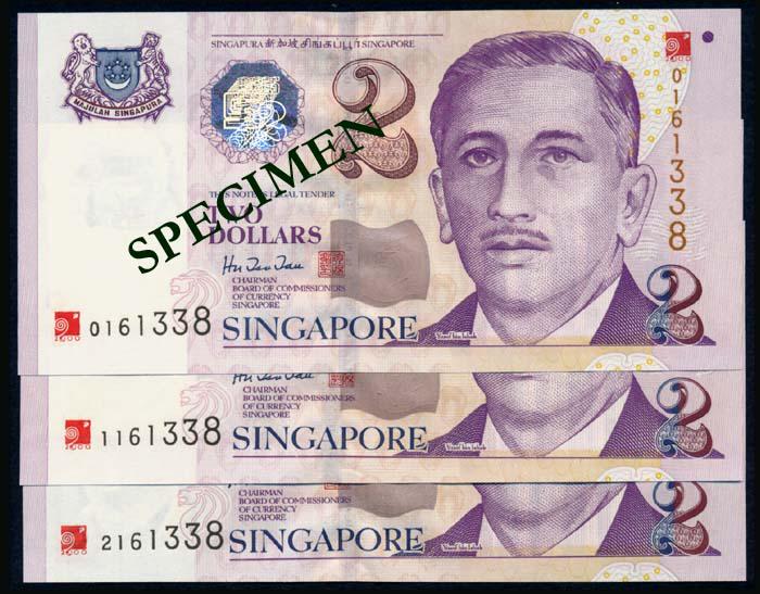 Singapore 3x$2 2000 HTT red Millennium logo: Singapore $2, (2000), President Ishak, BCCS, sign. Hu Tsu Tau, red Millennium logo ovpt., serial nos. 0161338, 1161338, 2161338, AU-UNC. With UOB album. (3)