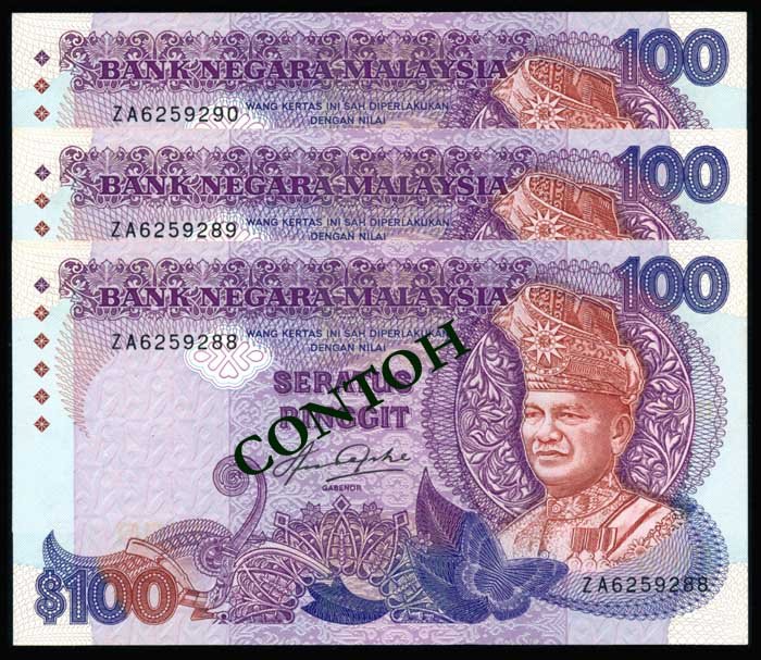 Malaysia $100 1982-84 3 consec 1st prefix: Malaysia $100, (1982-84), 5th series, sign. Aziz Taha, (KNB.29a), serial nos. ZA 6259288 to 290, 3 consecutive first prefix notes, AU-UNC. (3)