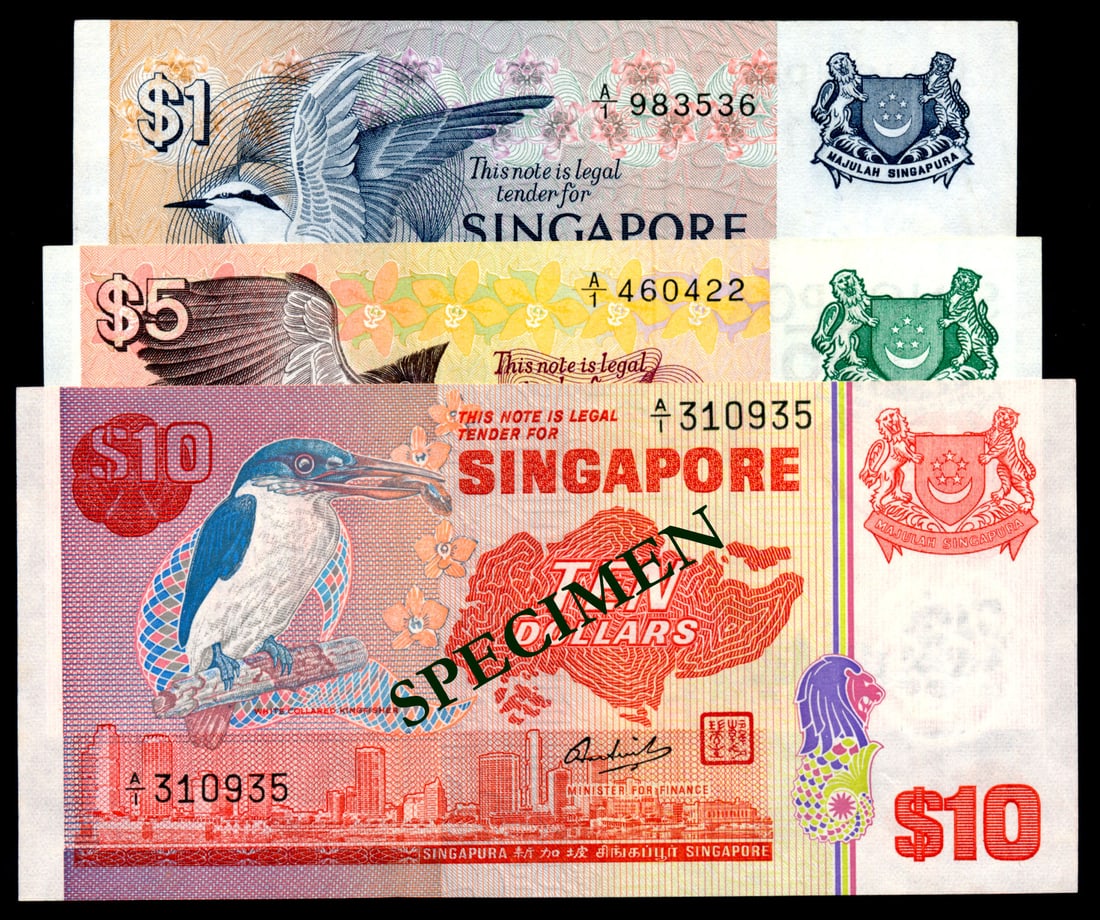 3 Singapore $1-$10 1976 bird 1st prefix: Singapore $1, (1976), bird, serial no. A/1 983536; $5, (1976), bird, serial no. A/1 460422; $10, (1976), bird, solid security thread, serial no. A/1 310935; all 1st prefix, ageing, VF-AU. (3)