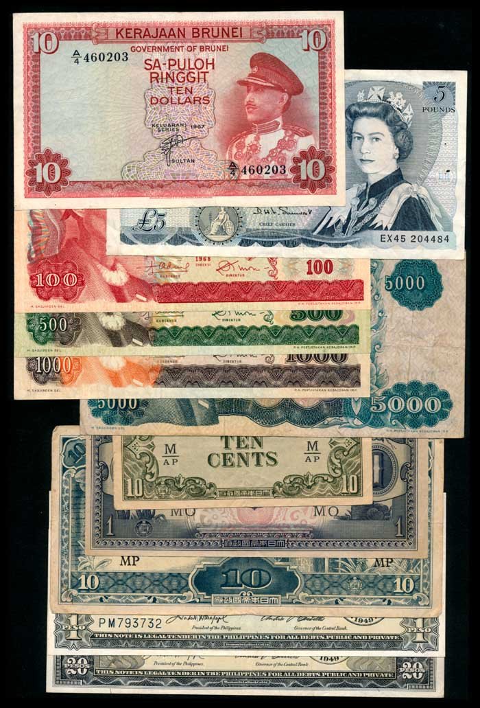World banknotes of Brunei Malaya etc: World A small collection including, Brunei, $10, 1967, Sultan Omar Ali Saifuddin III, (P.3a), serial no. A/4 460203; Great Britain, 5 Pounds, Queen Elizabeth II, serial no. EX45 204484, (P.378c); Indo