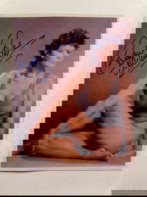 Raquel Welch Autograph 8x10 Photo (1 of 3)