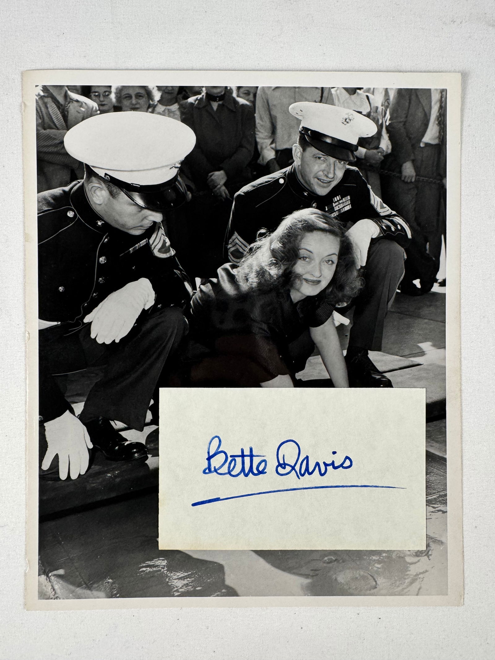 Bette Davis Autograph Card Signed with 8x10" Golden Age of Hollywood Photo (1 of 3)