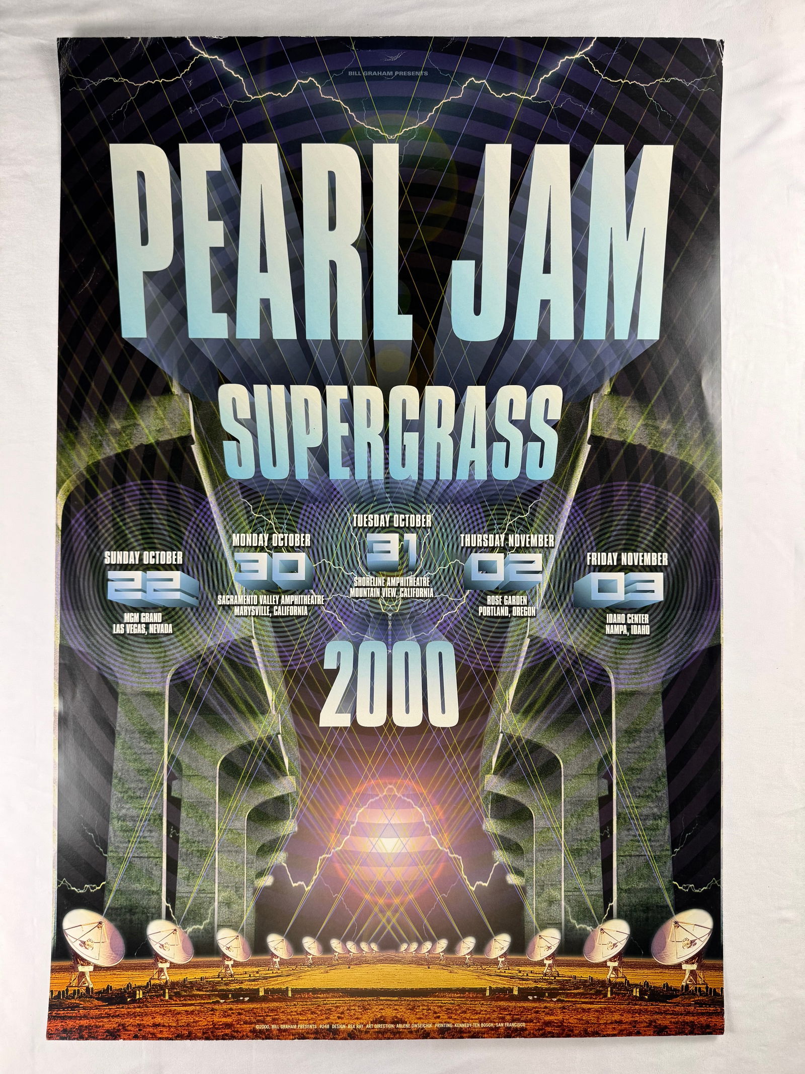 Pearl Jam Supergrass 2000 Tour Bill Graham Presents Poster: Concert poster for Pearl Jam and Supergrass dated 2000. Presented by Bill Graham Presents.