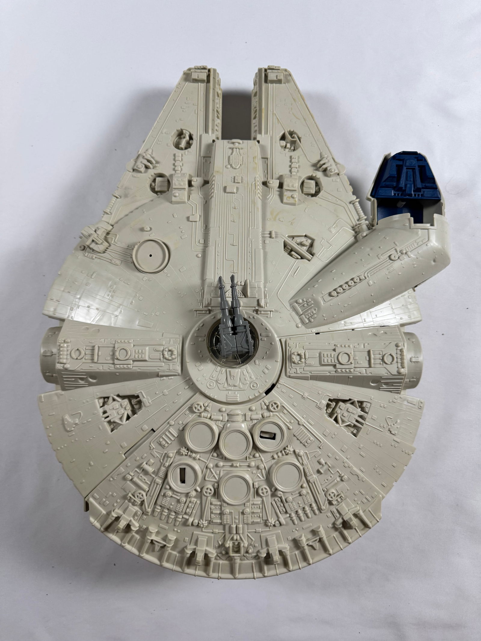 Original 1977 Millenium Falcon (Incomplete) Star Wars Toy: Only comes with what is shown. Stickers and accessories are not included.