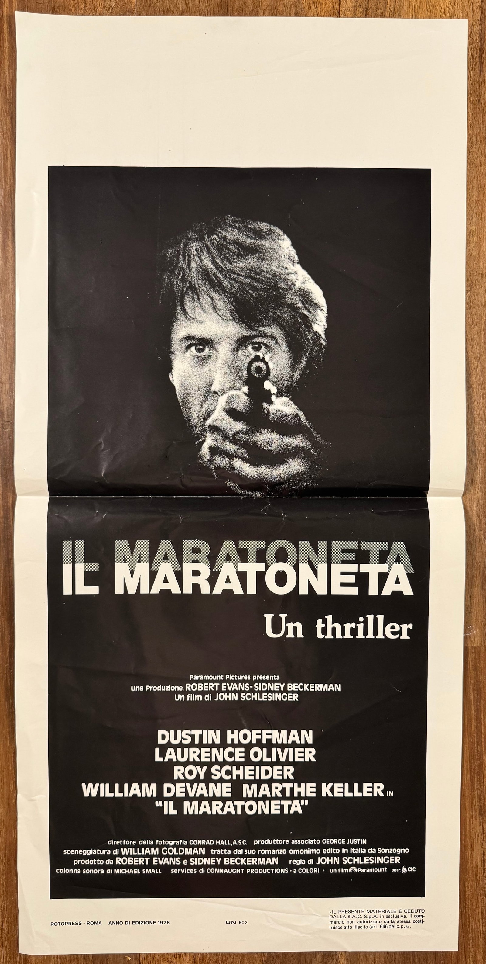 Marathon Man 1976 Italian Locandino Movie Poster Hoffman Olivier 13x27.5": Marathon Man (1976) directed by John Schlesinger, starring Dustin Hoffman, Laurence Olivier and Roy Scheider. Original folded Italian locandino poster titled Maratoneta.