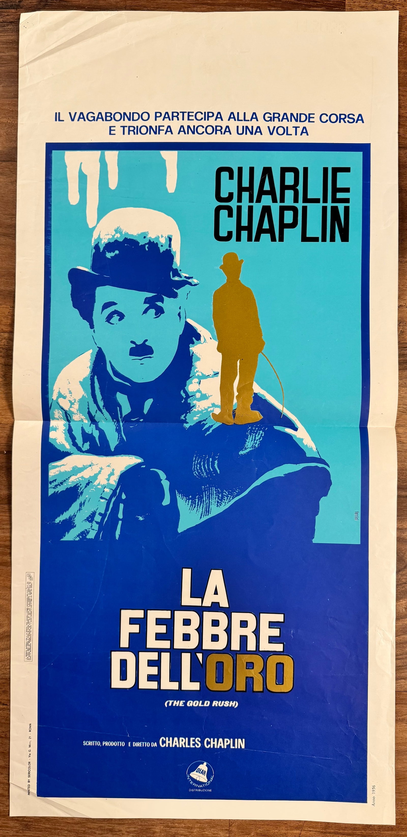 The Gold Rush 1925 Italian Locandino RR80s Movie Poster Chaplin 13x27.5": The Gold Rush (1925) written, produced and directed by Charlie Chaplin. Original Italian rerelease locandino poster from the 1980s featuring Chaplin’s Little Tramp character.
