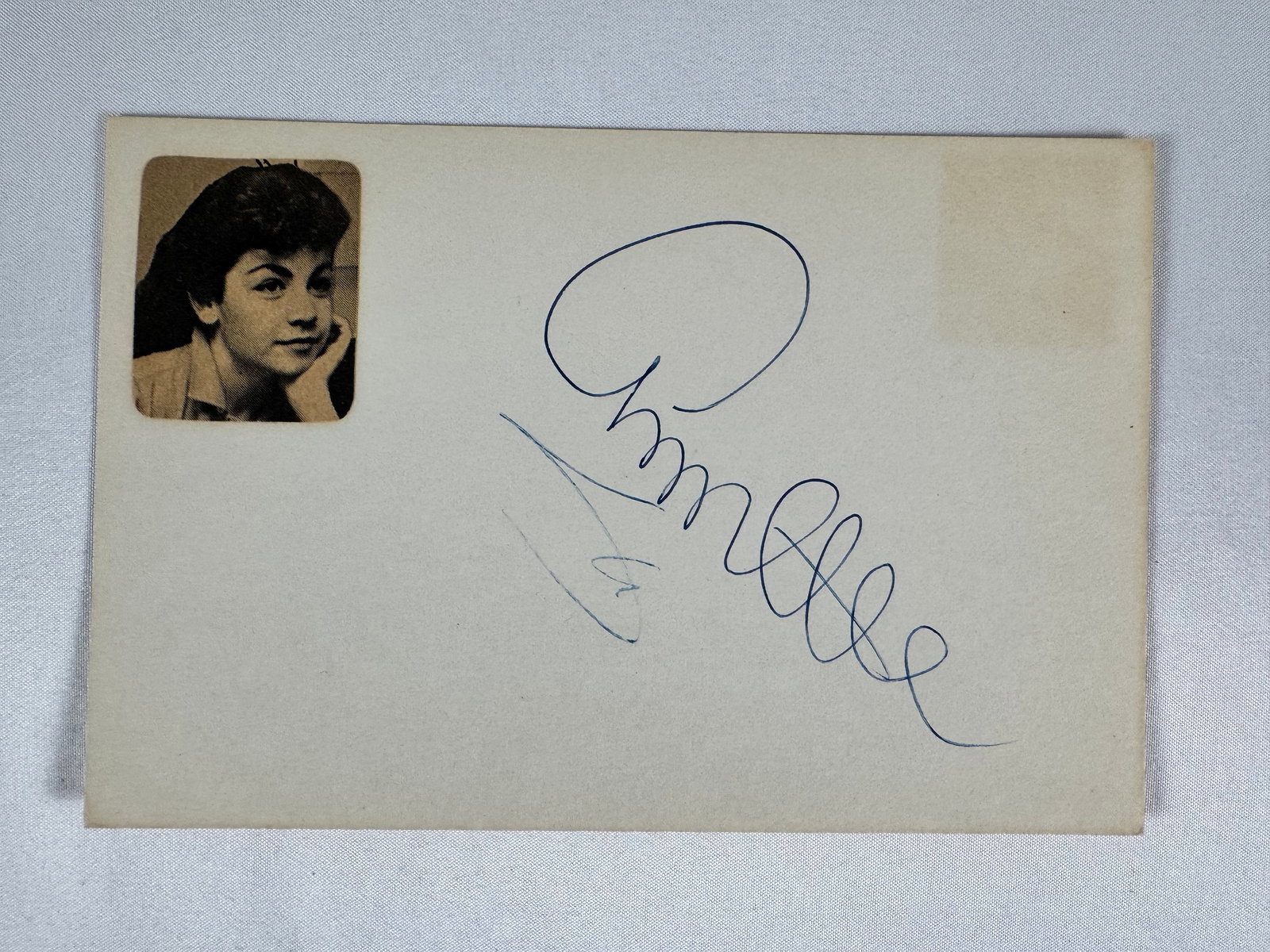 Annette Funicello Signed 8x10" Golden Age of Hollywood Photo Mickey Mouse Club: Annette Joanne Funicello (October 22, 1942 – April 8, 2013) was an American actress and singer. She began her professional career at age 12, becoming one of the most popular Mouseketeers on the orig