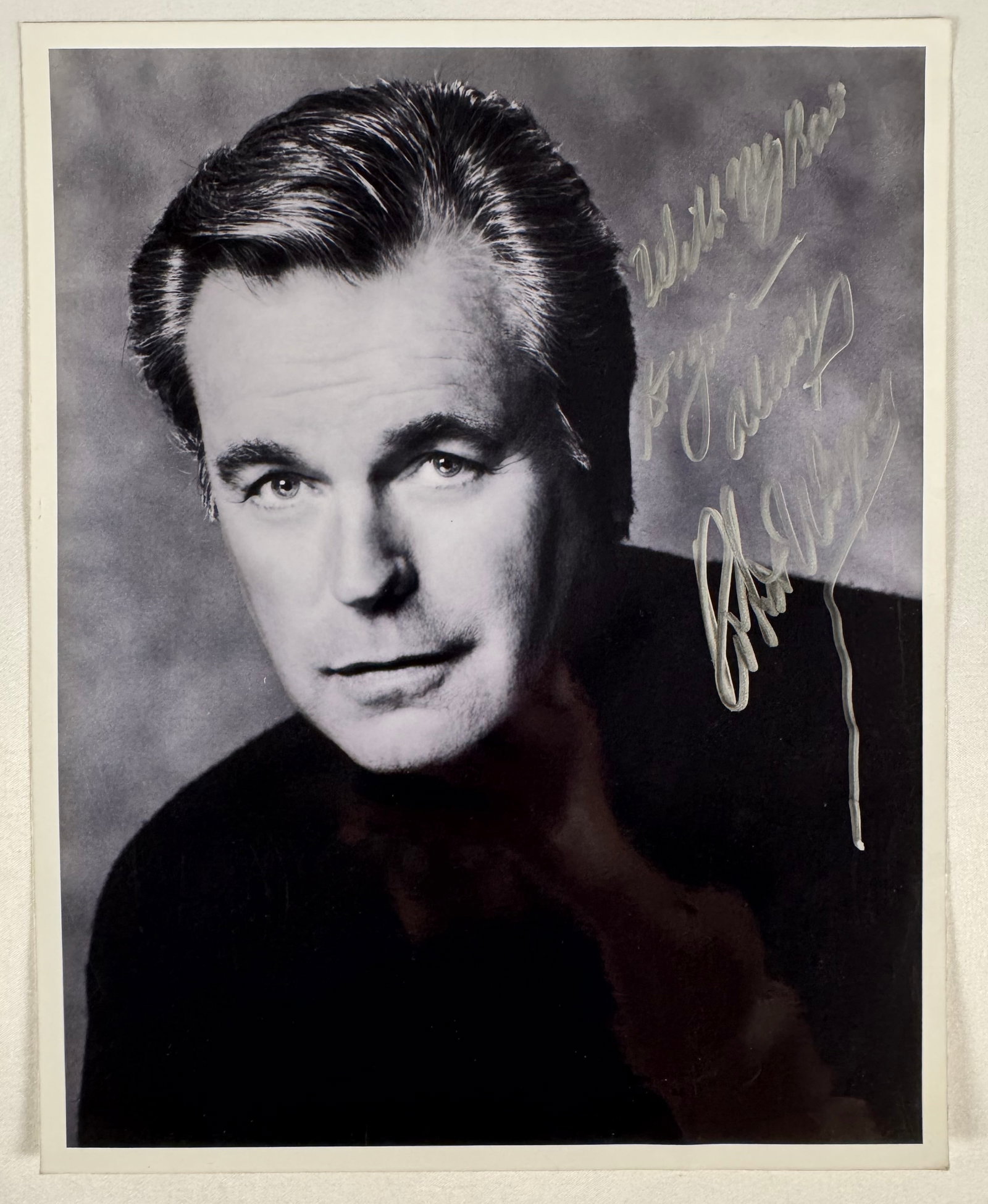 Robert Wagner Autograph Signed 8x10" Golden Age of Hollywood Photo: Robert John Wagner Jr. (born February 10, 1930)[1] is an American actor. He is known for starring in the television shows It Takes a Thief (1968–1970), Switch (1975–1978), and Hart to Hart (1979��