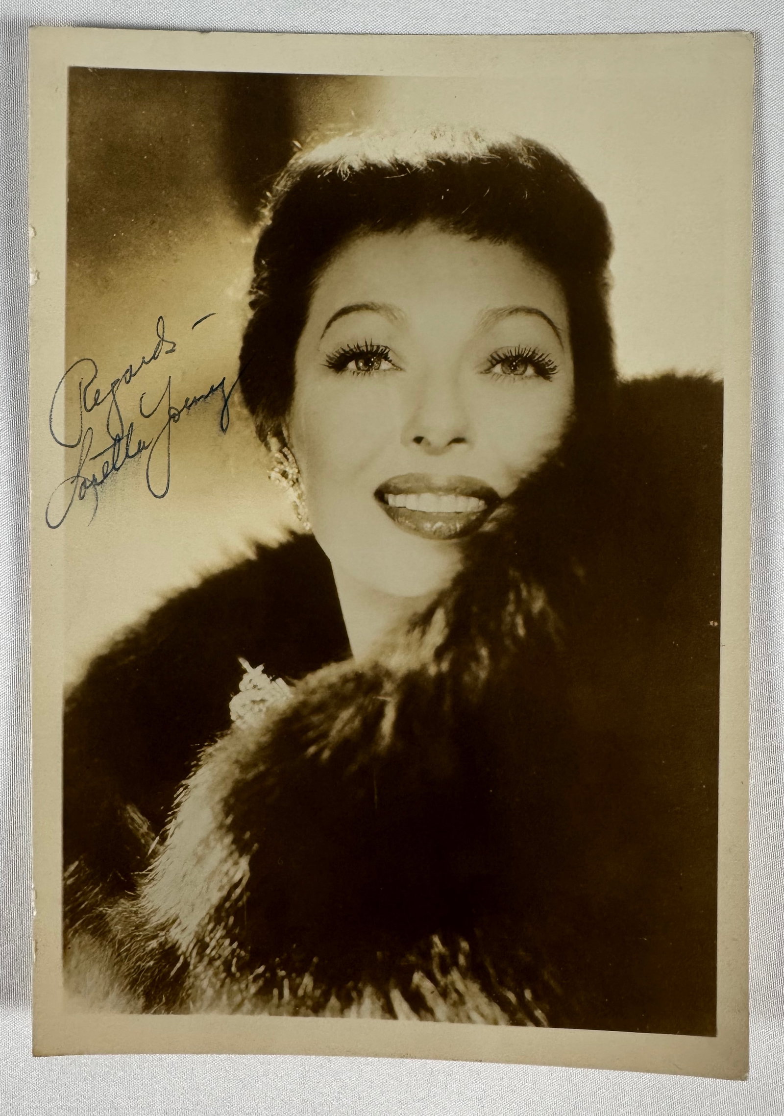 Loretta Young Autograph Signed 5x7" Golden Age of Hollywood Photo: Loretta Young (born Gretchen Michaela Young; January 6, 1913 – August 12, 2000) was an American actress. Starting as a child, she had a long and varied career in film from 1916 to 1989. She received