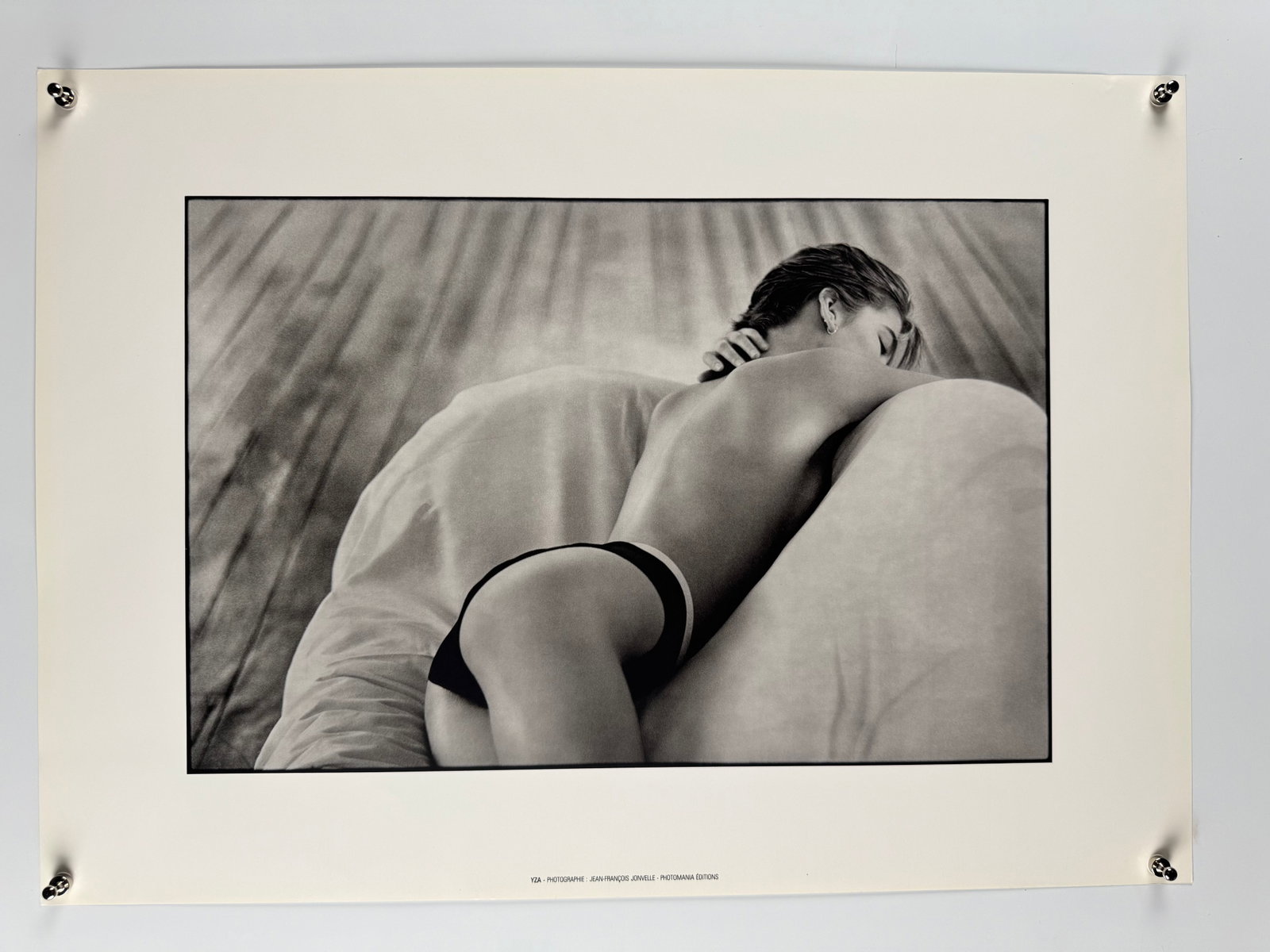 Jean-Francois Jonvelle Yza Photomania Vintage French Photolitho Art Print Poster 20x27" Nude: Vintage French photolithographic art print poster titled Yza by renowned fashion photographer Jean-Francois Jonvelle. Published by Photomania Editions, this classic black-and-white image exemplifies J