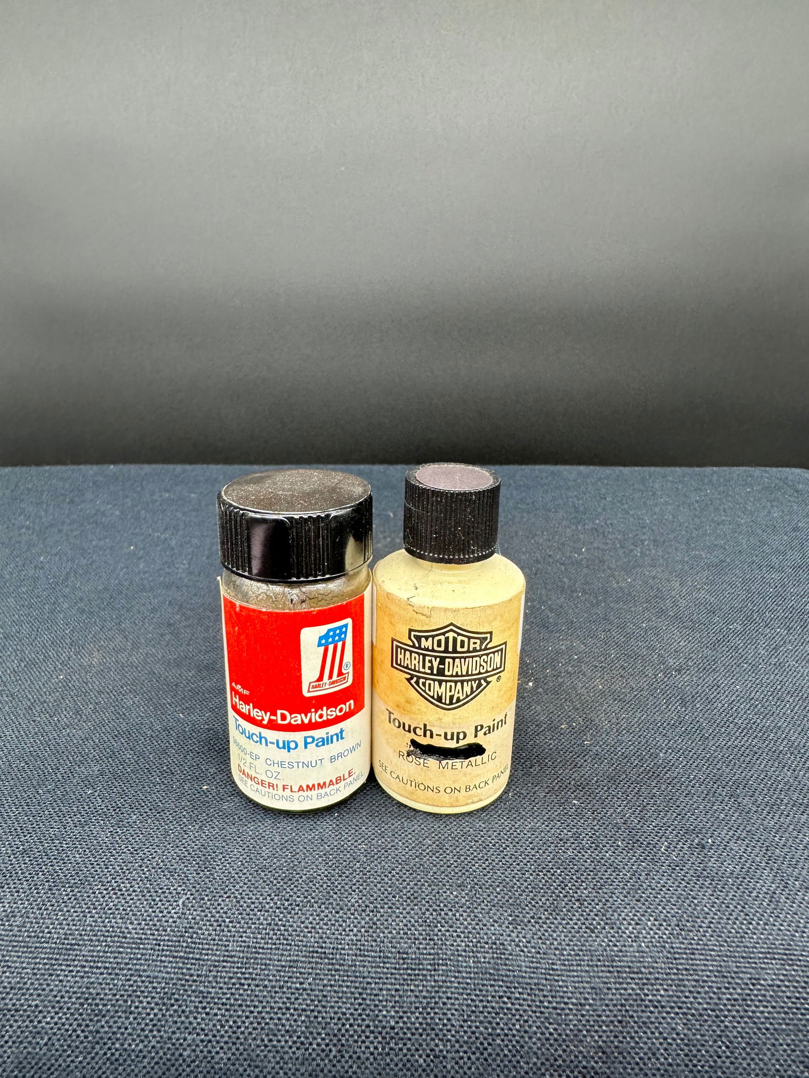 LOT OF 2 HARLEY DAVIDSON TOUCH UP PAINT BOTTLES: Please see photos for condition