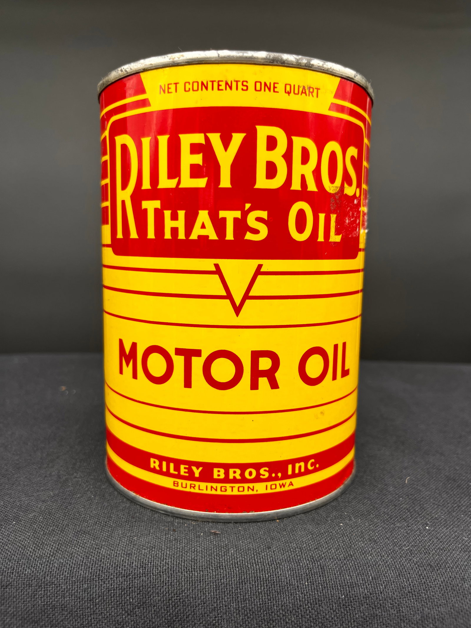 RILEY BROS 1 QUART MOTOR OIL CAN (1 of 5)