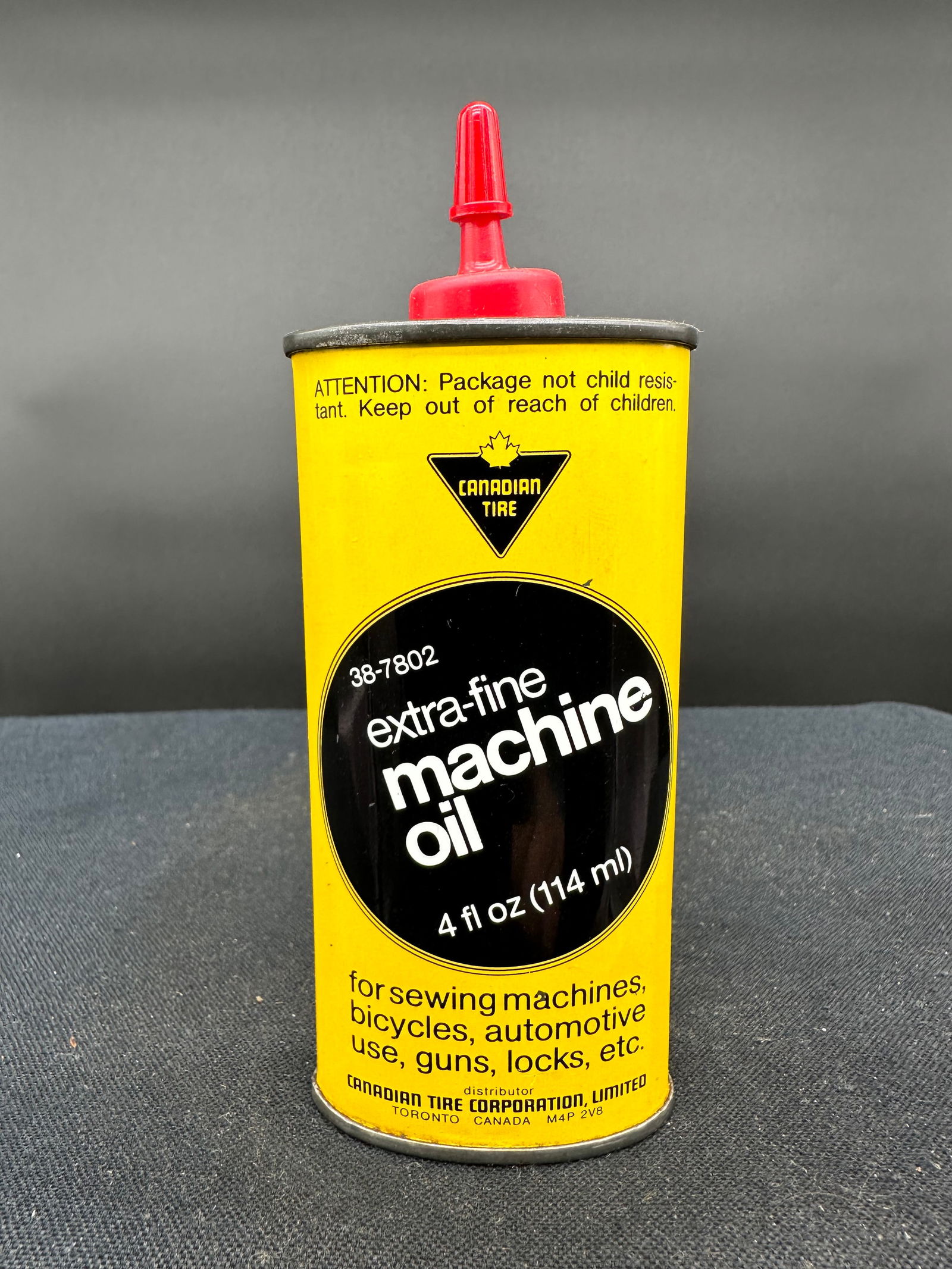 CANADIAN TIRE SEWING MACHINE OIL HANDY OILER (1 of 4)