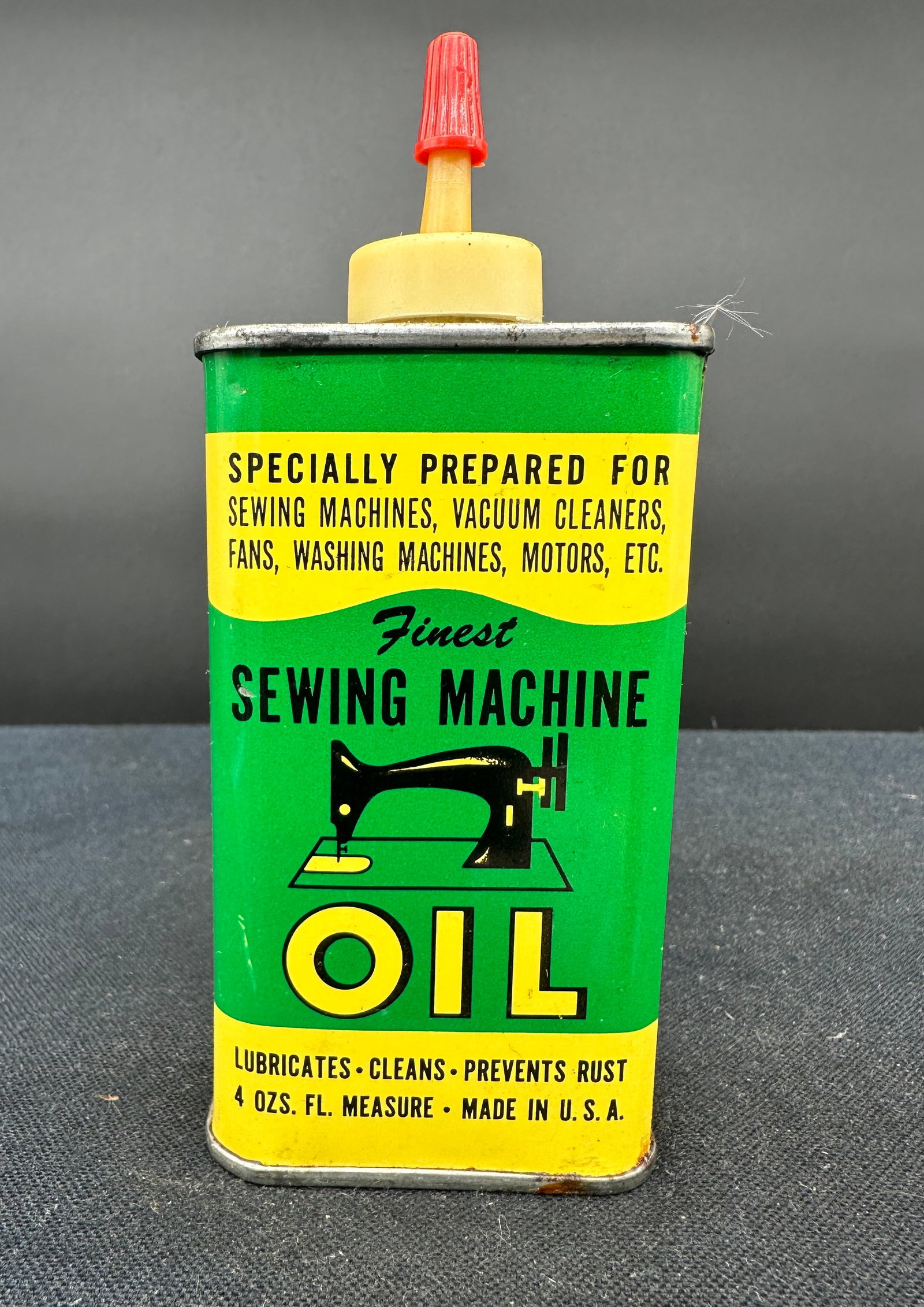FINEST SEWING MACHINE OIL HANDY OILER (1 of 4)