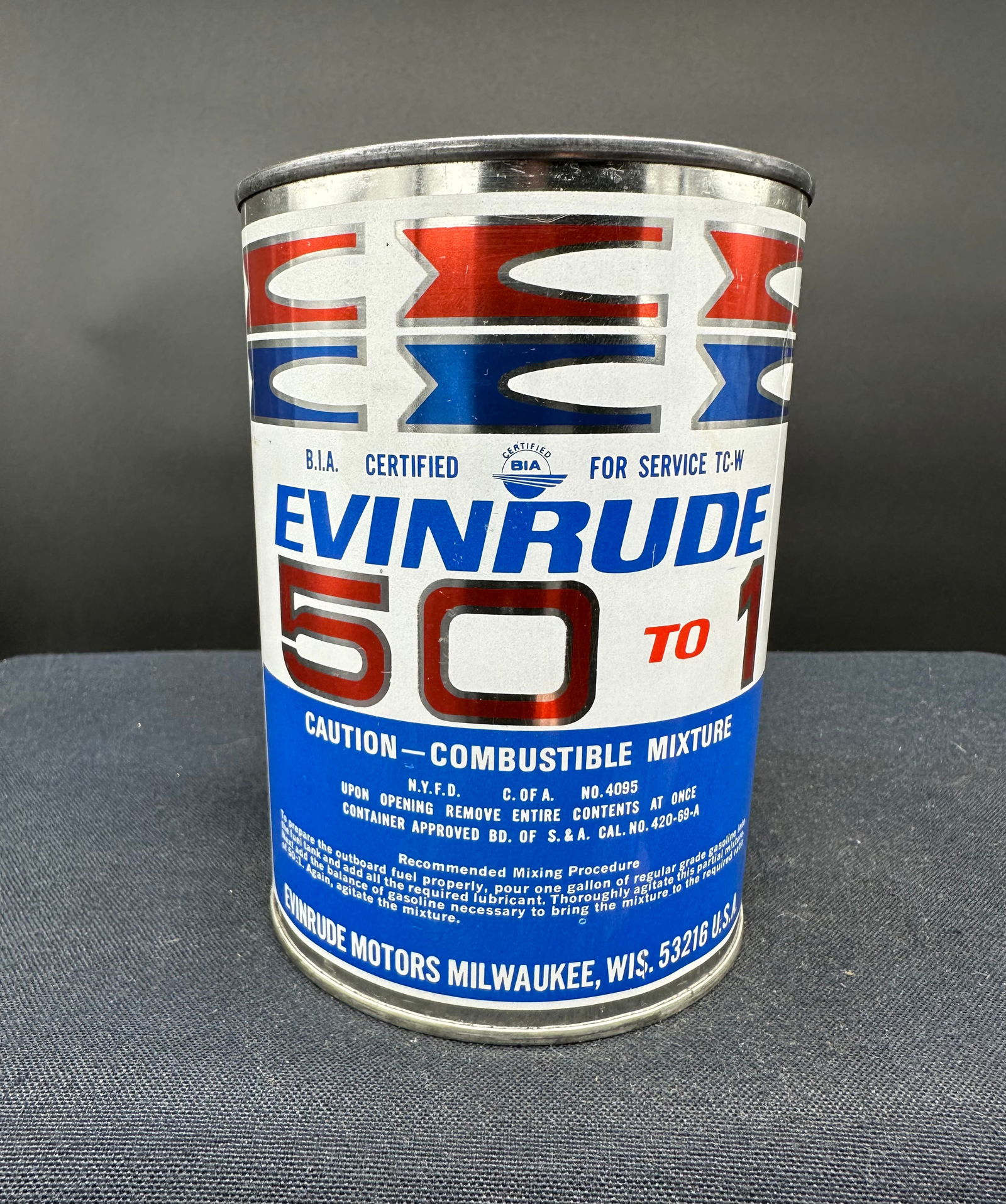 EVINRUDE OUTBOARD 1 QUART OIL CAN (1 of 6)