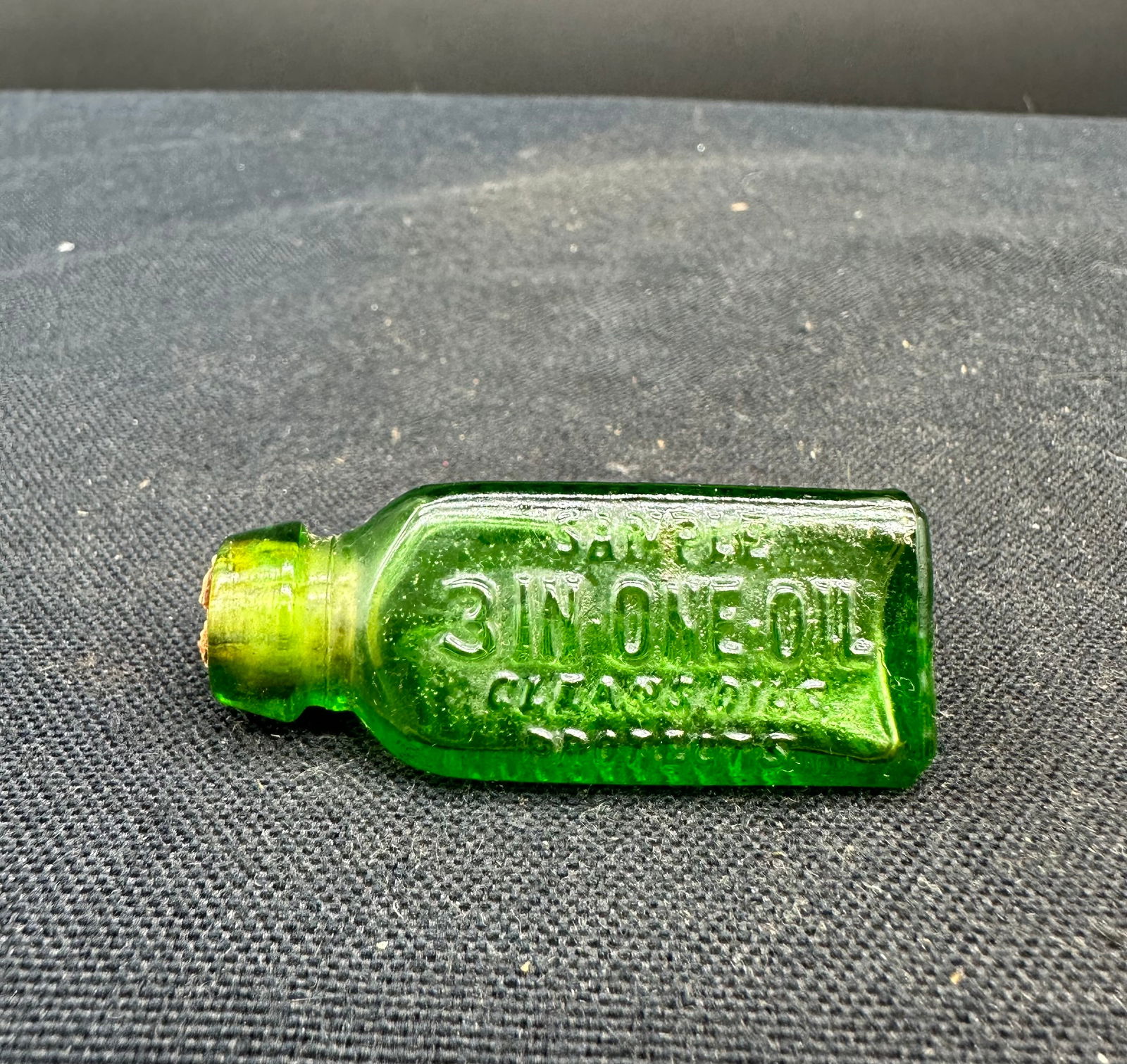 SALESMAN SAMPLE 3 IN 1 OIL BOTTLE (1 of 3)