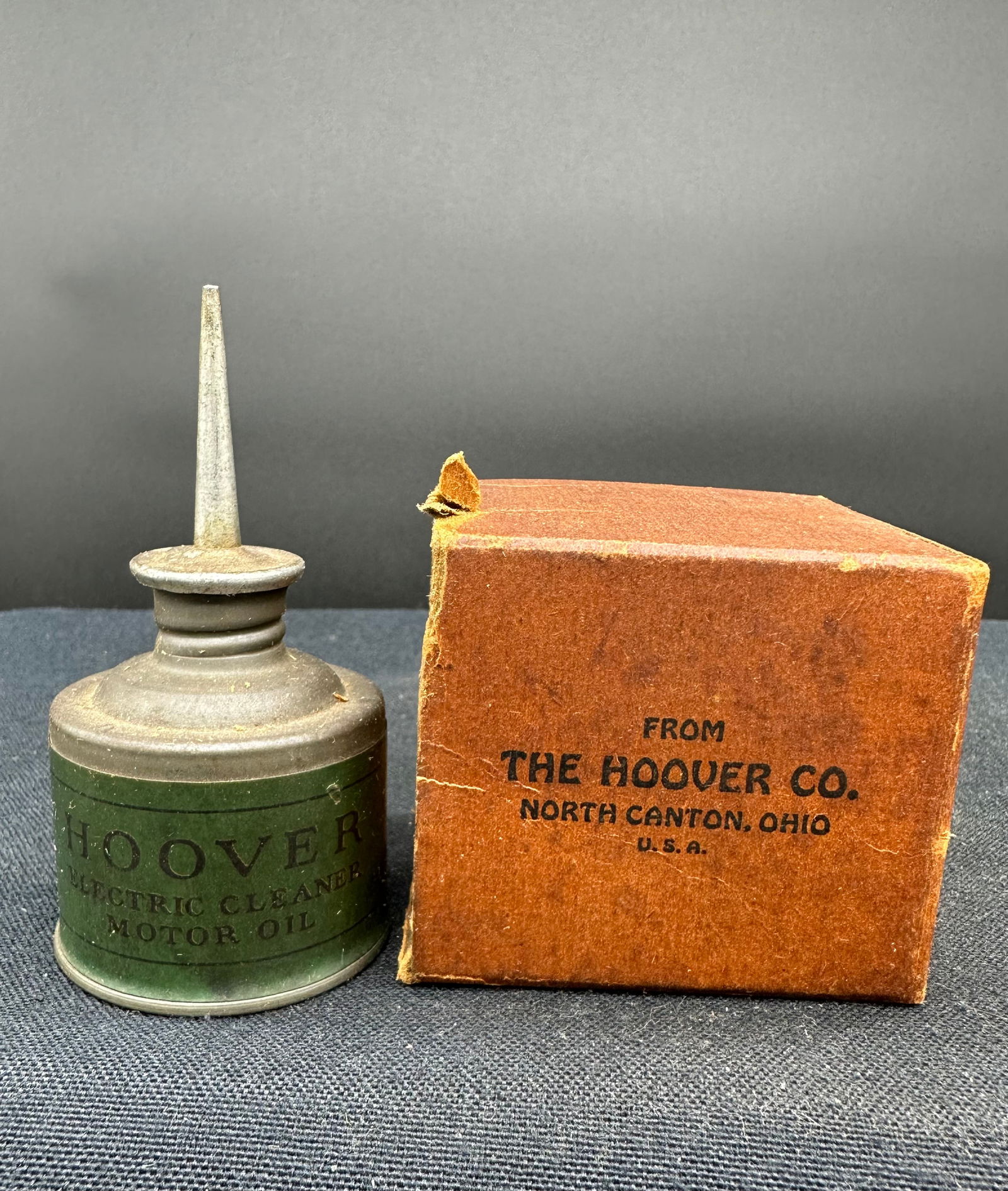 HOOVER ELECTRIC VACUUM CLEANER TIN TOP OIL CAN (1 of 4)