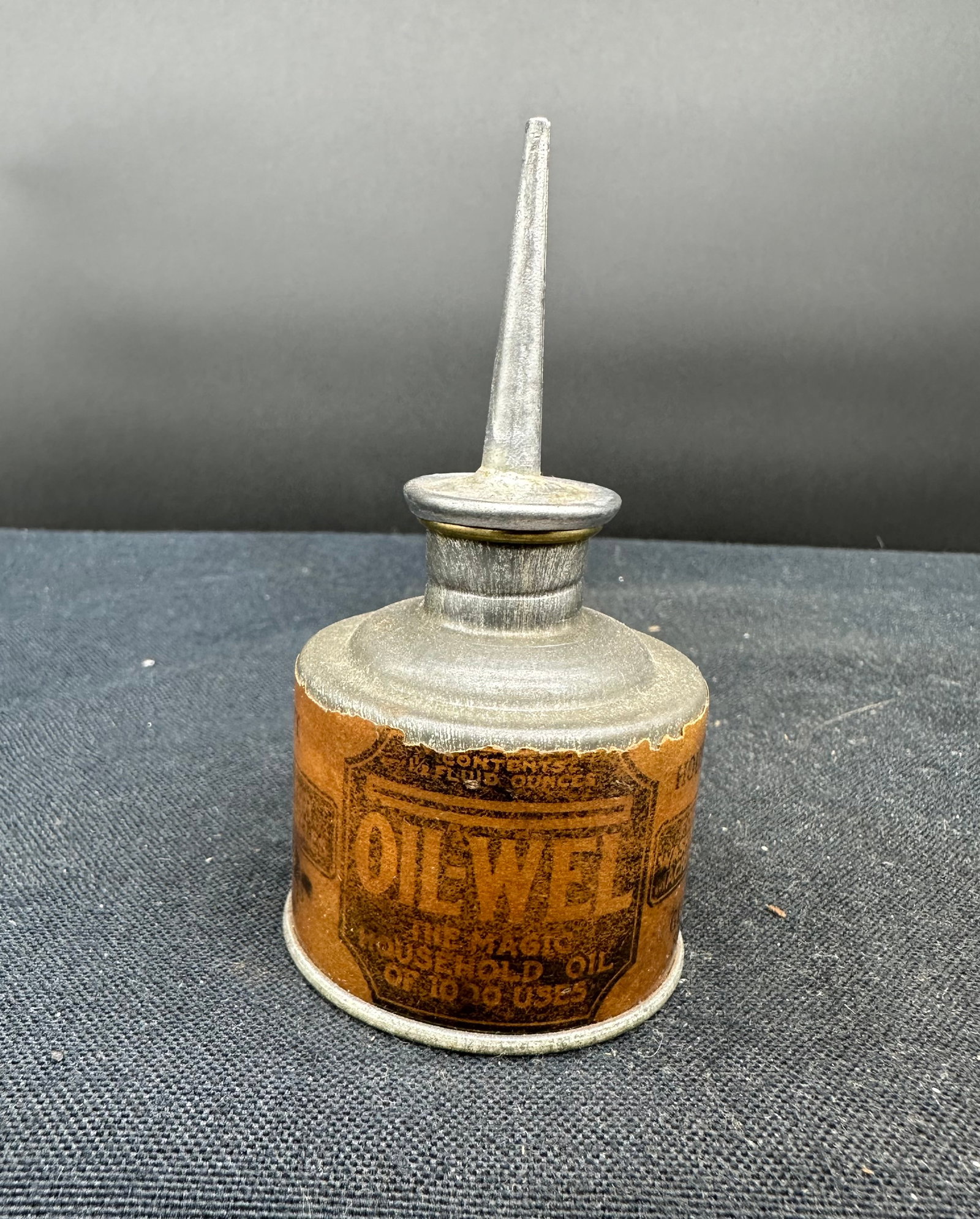 OIL WELL TIN TOP HANDY OILER: Please see photos for condition