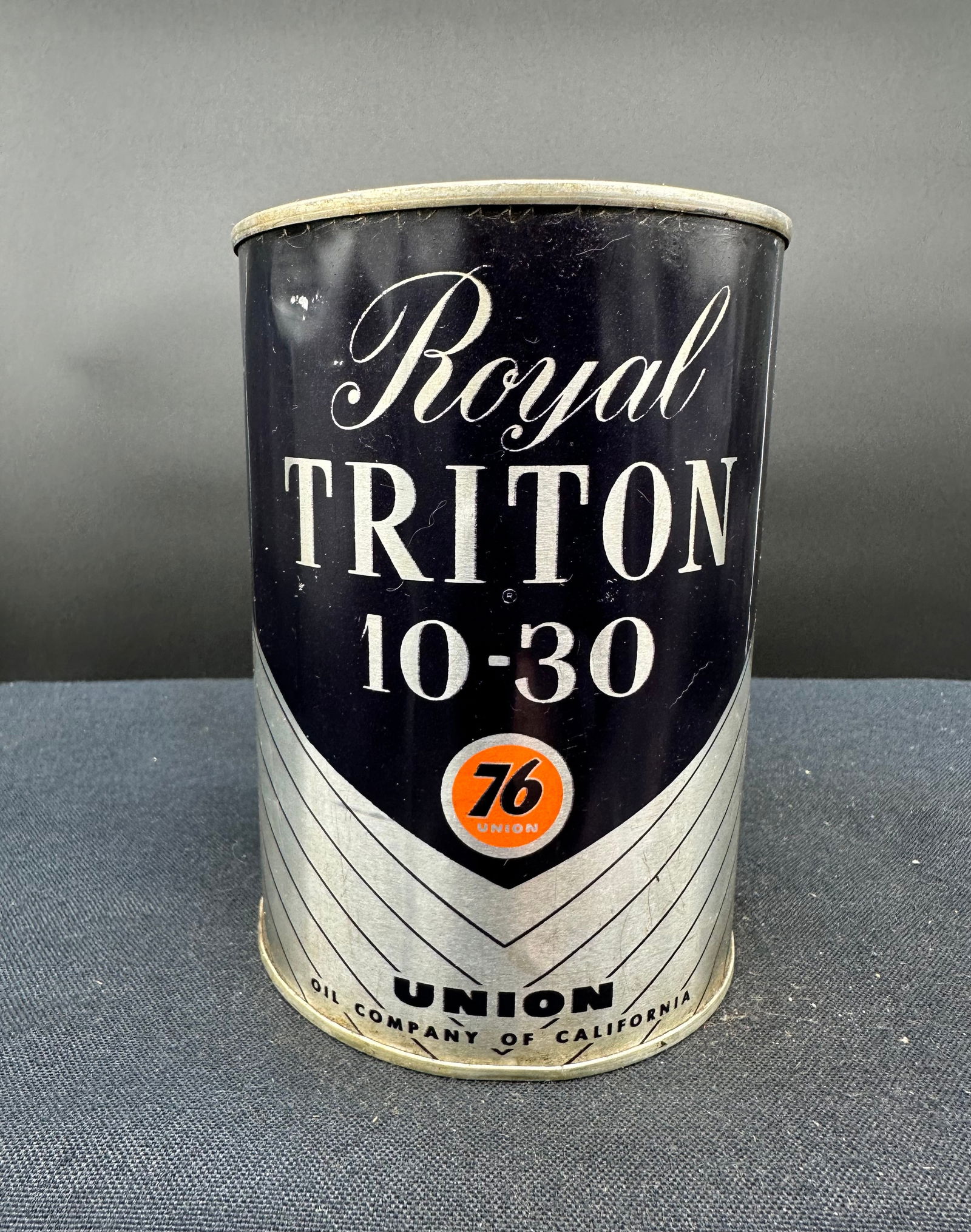 ROYAL TRITON 10-30 1 QUART MOTOR OIL CAN (1 of 6)