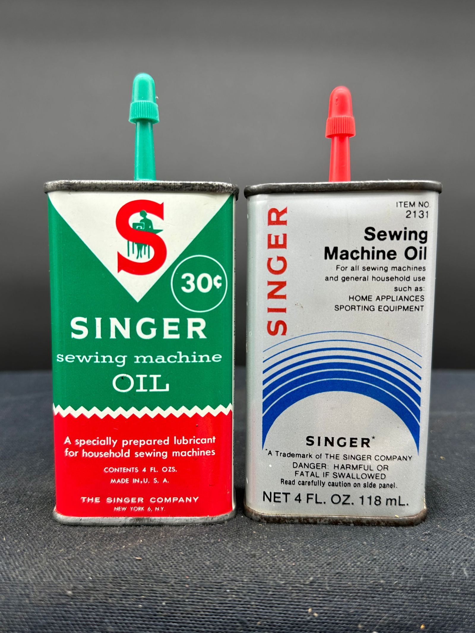 LOT OF 2 SINGER SEWING MACHINE HANDY OILERS (1 of 4)