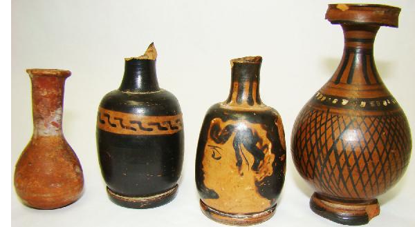 Apulia. c. 350 BC., lot of 4 small vases; nice: Apulia. c. 350 BC., an interesting lot of 4 small vases, three of which are nicely painted. One has profile in red figure of young boy, another has grid design highlighted in fine black linear design,