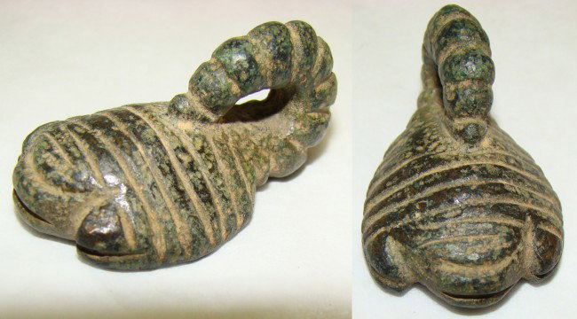Syria / Egypt, a VERY RARE bronze scorpion weight: Syria / Egypt, c. 500BC., a rare bronze weight in the form of a scorpion with stinger resting on his back Weight is 39.39 grams. L: 3.6cm. . Highly detailed with incised linear design throughout. Ex. 